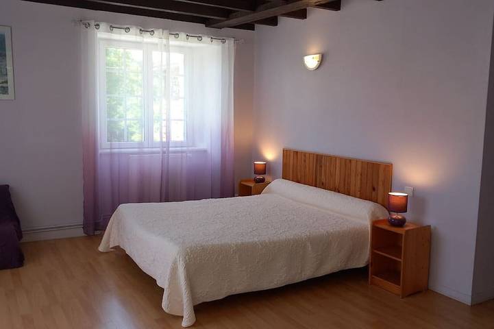 Chambre d’hôte pour 3 personnes, avec jardin dans le Cantal