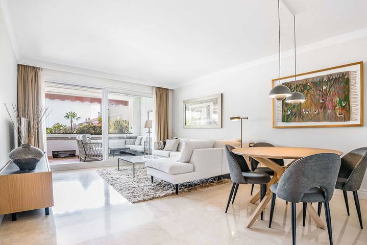 Ganze Wohnung, Las Canas Beach | Beachfront Golden Mile Sea View in Marbella West, Marbella