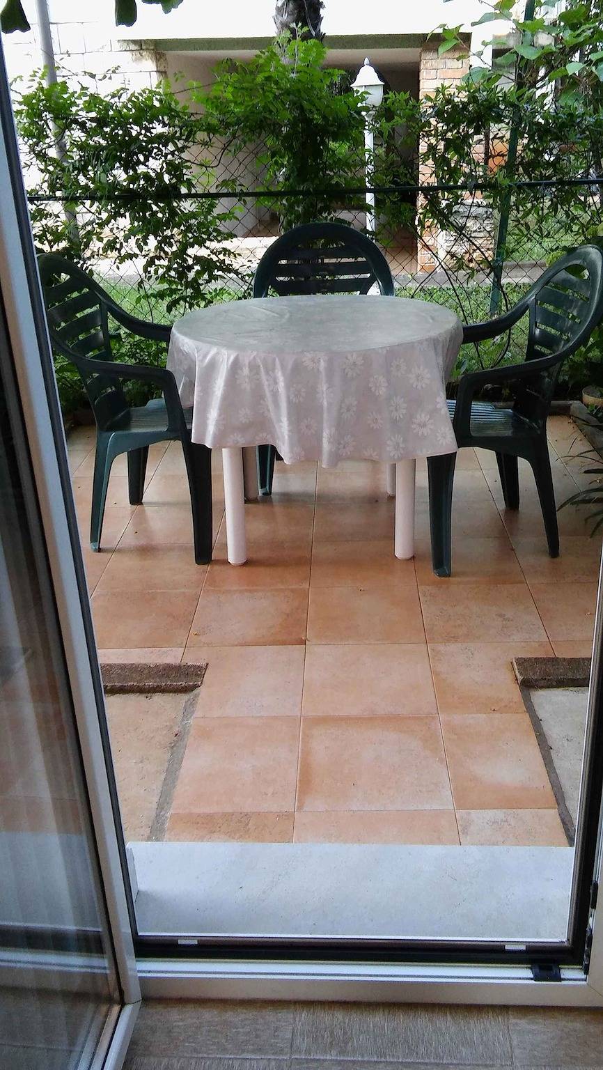 Entire holiday apartment, Holiday apartment with terrace and air conditioning  in Umag, Umag Region