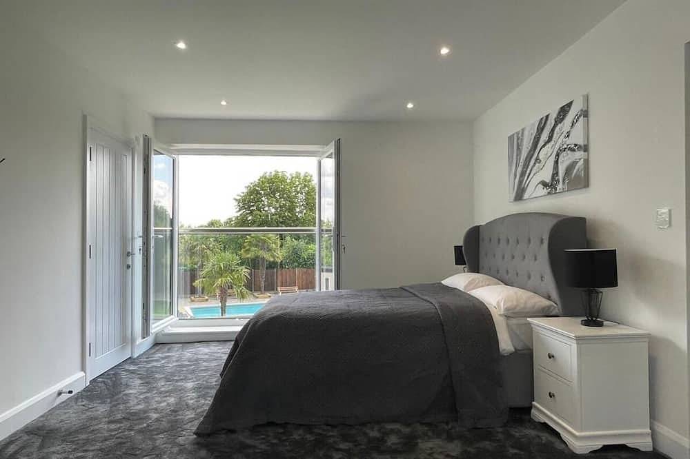 Spacious Large Modern Farm House in Hertfordshire