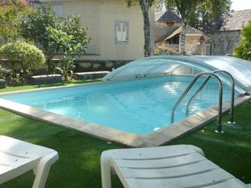 Cottage pour 3 personnes, avec vue ainsi que jardin et piscine à Orincles