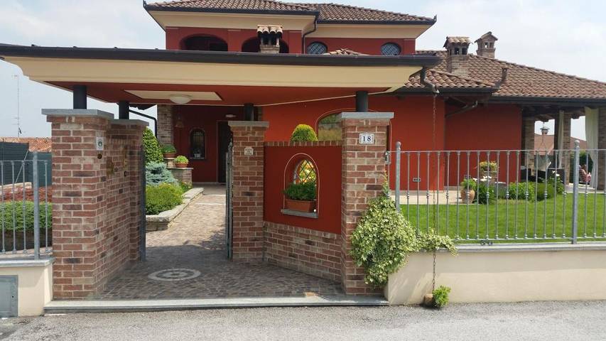 Chambre d’hôte pour 4 personnes, avec terrasse ainsi que vue et piscine dans Piémont - 4