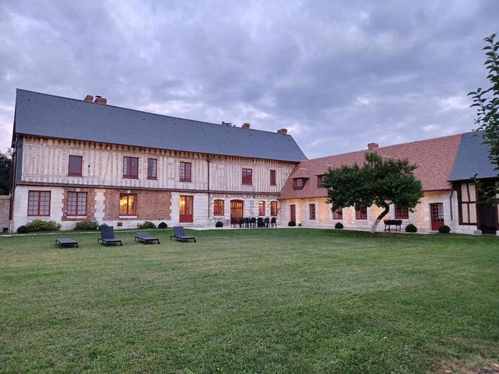 Location de vacances pour 12 personnes, avec Terrasse et Jardin à Sahurs