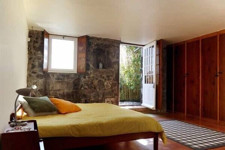 Spacious, generously furnished house in a row of ancient fishermen’s houses in São Miguel Island, Lagoa (Nossa Senhora do Rosário)