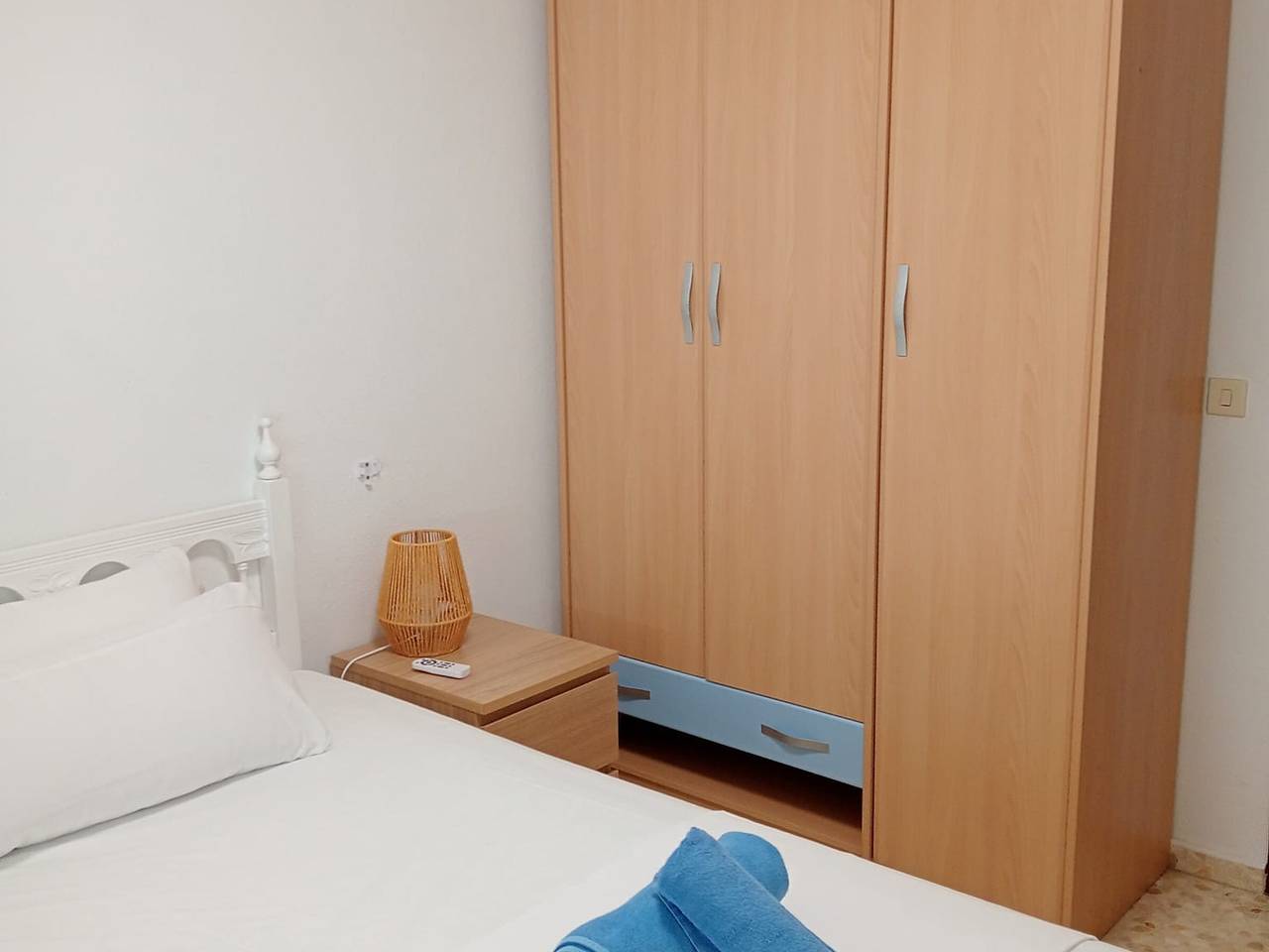Apartamento entero, Apartamento con aire acondicionado y terraza, 3 dormitorios para 6 personas in Playa de Torre del Mar, Torre del Mar