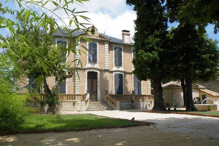 Location de vacances pour 22 personnes, avec Terrasse et Jardin à Septfonds