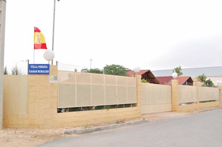 Parque de vacaciones para 6 personas, con jardín además de piscina y vistas, Familias con niños en Provincia de Cuenca - 2