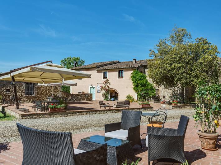 Agriturismo per 46 persone, con panorama e giardino nonché piscina a Poggibonsi