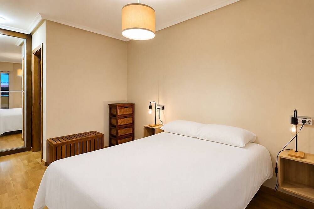 Ganze Wohnung, Lower Llanes apartment with terrace - Casa Juanín in Llanes, Costa Verde (Spanien)