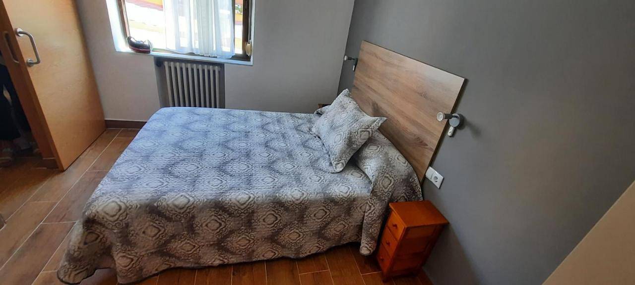 Single Room with Private Bathroom in León, Chaîne Cantabrique