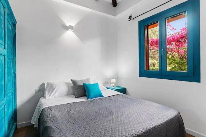 Location de vacances pour 8 personnes, avec terrasse et vue, animaux acceptés dans Cala Bitta - 4