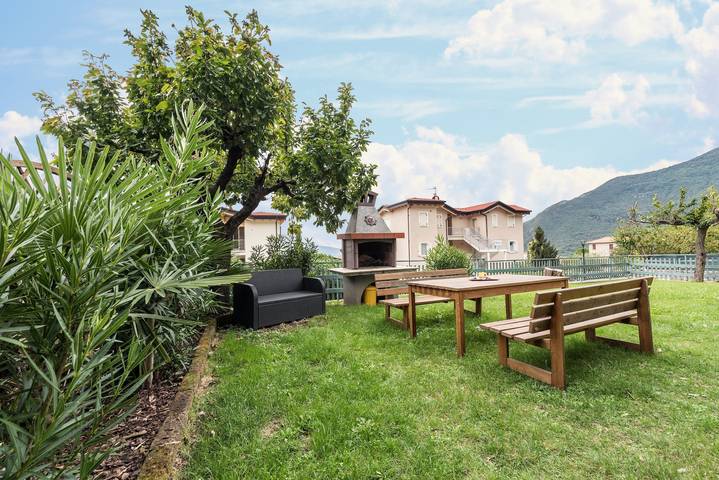 Hel lejlighed, Apartment Oleandro Casa Demonti with Mountain View, Pool, Terrace & Wi-Fi in Tignale, Garda-Fjellene