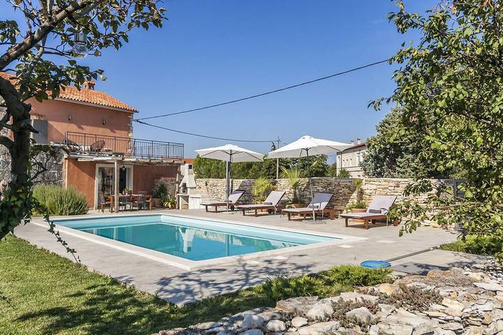 Ferienhaus für 6 Personen, mit Balkon und Garten in Štokovci