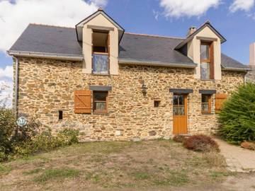 Gîte pour 6 personnes, avec jardin à Les Touches