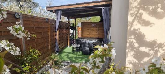 Gîte pour 2 personnes, avec terrasse et jacuzzi dans Épisy