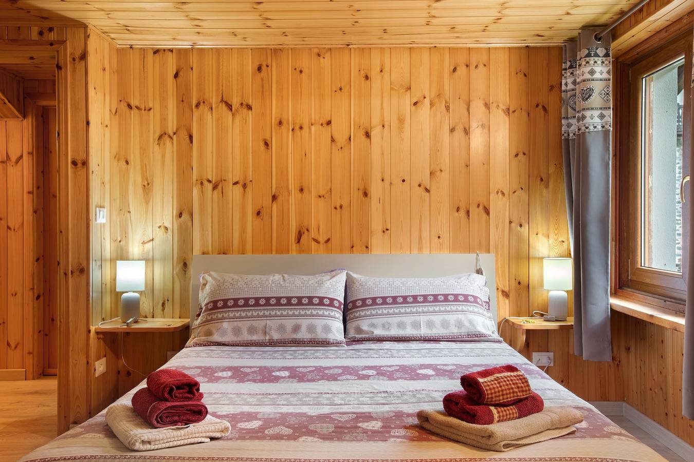 Apartamento entero, Apartamento 'La Casa Vacanze Portigliatti' con vistas a la montaña, terraza privada y Wi-Fi in Cogne (bourg), Cogne