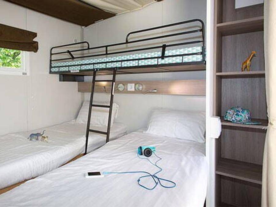 Camping Baia Blu La Tortuga  - Tente en toile et en bois 5 personnes - Tente Lodge | 2 Ch. | 4/5 Pers. | Clim. in Aglientu, Gallura