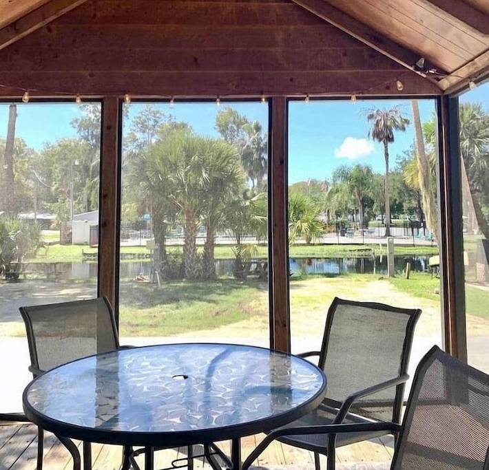 Vacation rental for 4 people, with pool and hot tub as well as terrace in Citrus County