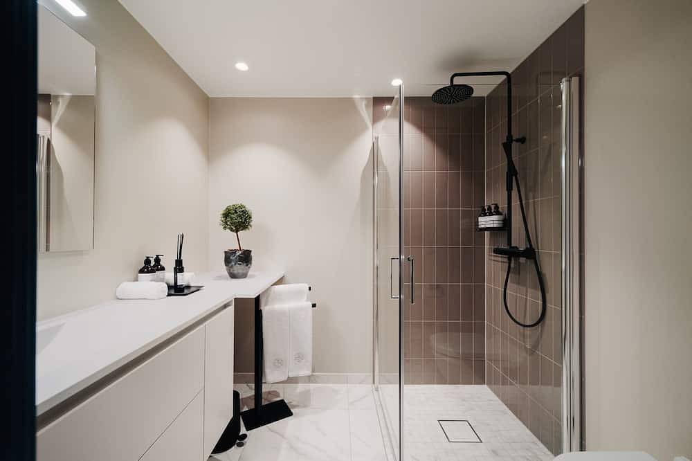 Entire apartment, Contemporary Oslo apartment with private garden & access to hotel facilities in Frogner, Oslo