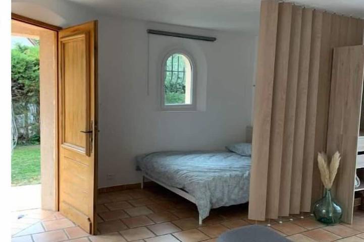 Gîte pour 4 personnes, avec piscine ainsi que jardin et terrasse à Roquefort-les-Pins - 4