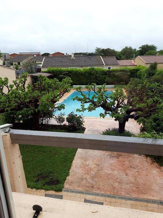 Location de vacances pour 6 personnes, avec terrasse et piscine à Garons - 4