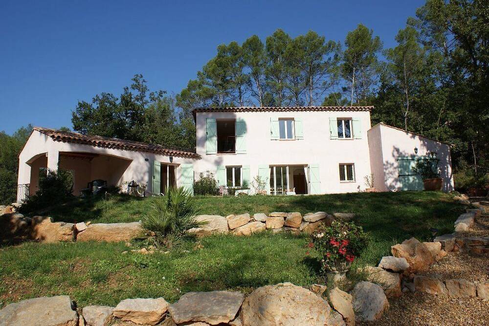 Villa mit Pool umgeben von Weinbergen in Le Thoronet, Draguignan Region