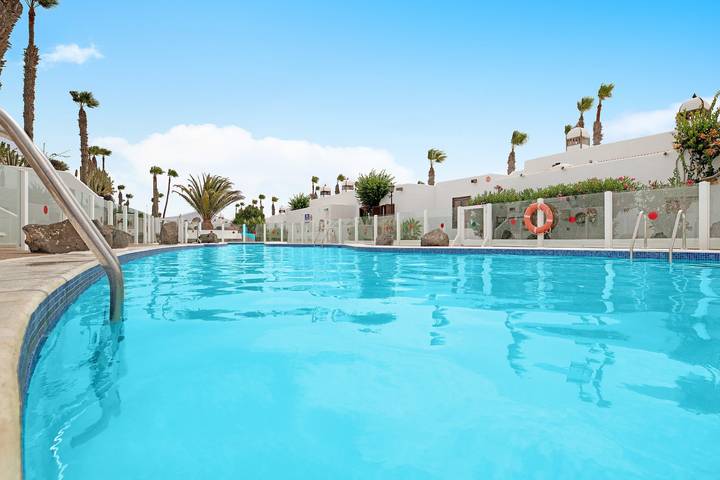 Ganze Wohnung, Apartment Puerto Chico 9 mit Meerblick, Pool, WLAN und Balkon in Playa Blanca, Yaiza