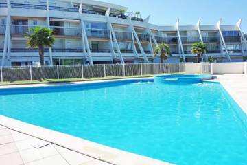 Gîte pour 4 personnes, avec piscine et terrasse dans Le Couchant