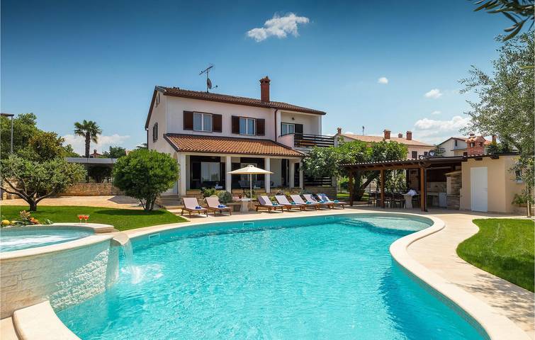 Gemütliche 2-Zimmer-Wohnung mit Pool, WLAN und Zugang zum Strand in Poreč, Grad Poreč