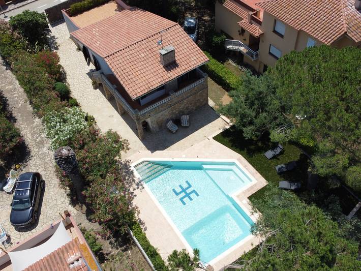 Chalet para 10 personas, con terraza además de jardín y jacuzzi en Provincia de Gerona