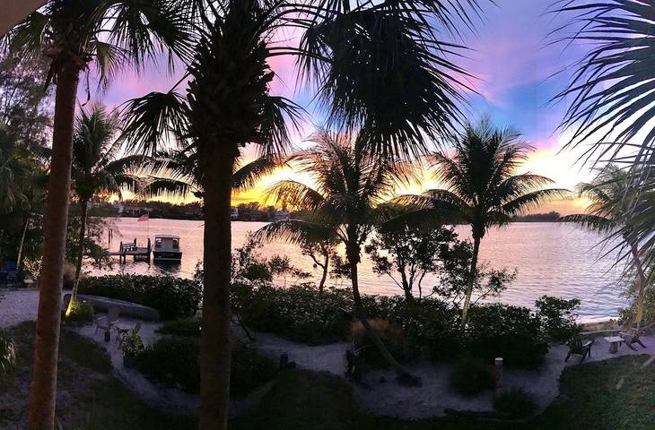 Vacation rental for 10 people, with yard and hot tub, with pets in Longboat Key