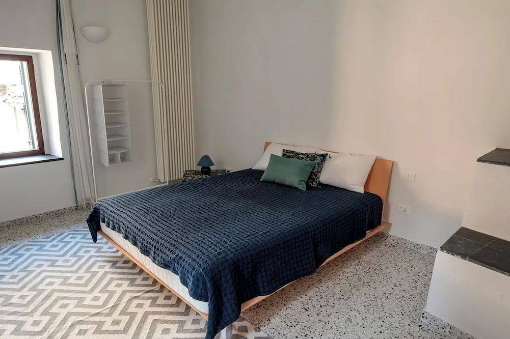 Ganze Wohnung, Spacious apartment with pool in historic  palazzo above the Italian Riviera in Montegrazie, Imperia