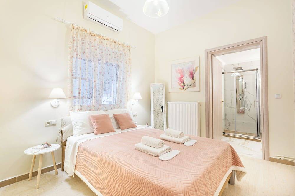 50m from the beach cosy spacious family house, 4bedrooms & 4bathrooms & bbq area in Kissamos, Chania und Umgebung