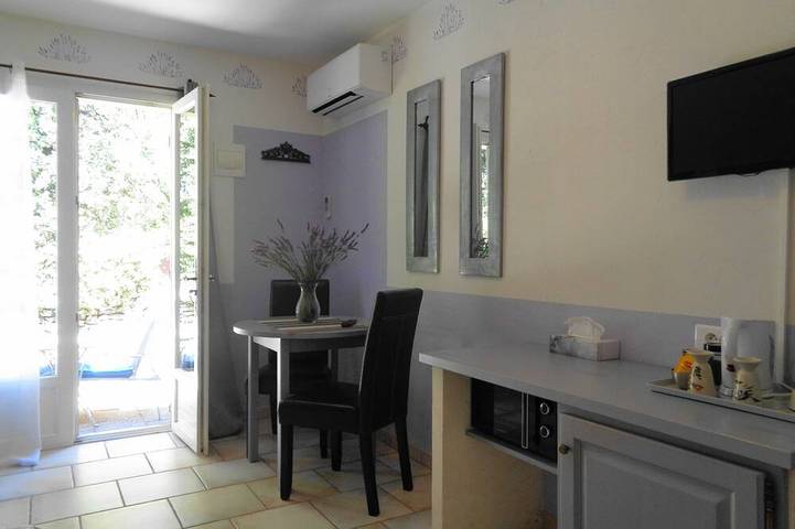 Chambre d’hôte pour 2 personnes, avec Terrasse et Jardin à Lacoste - 3