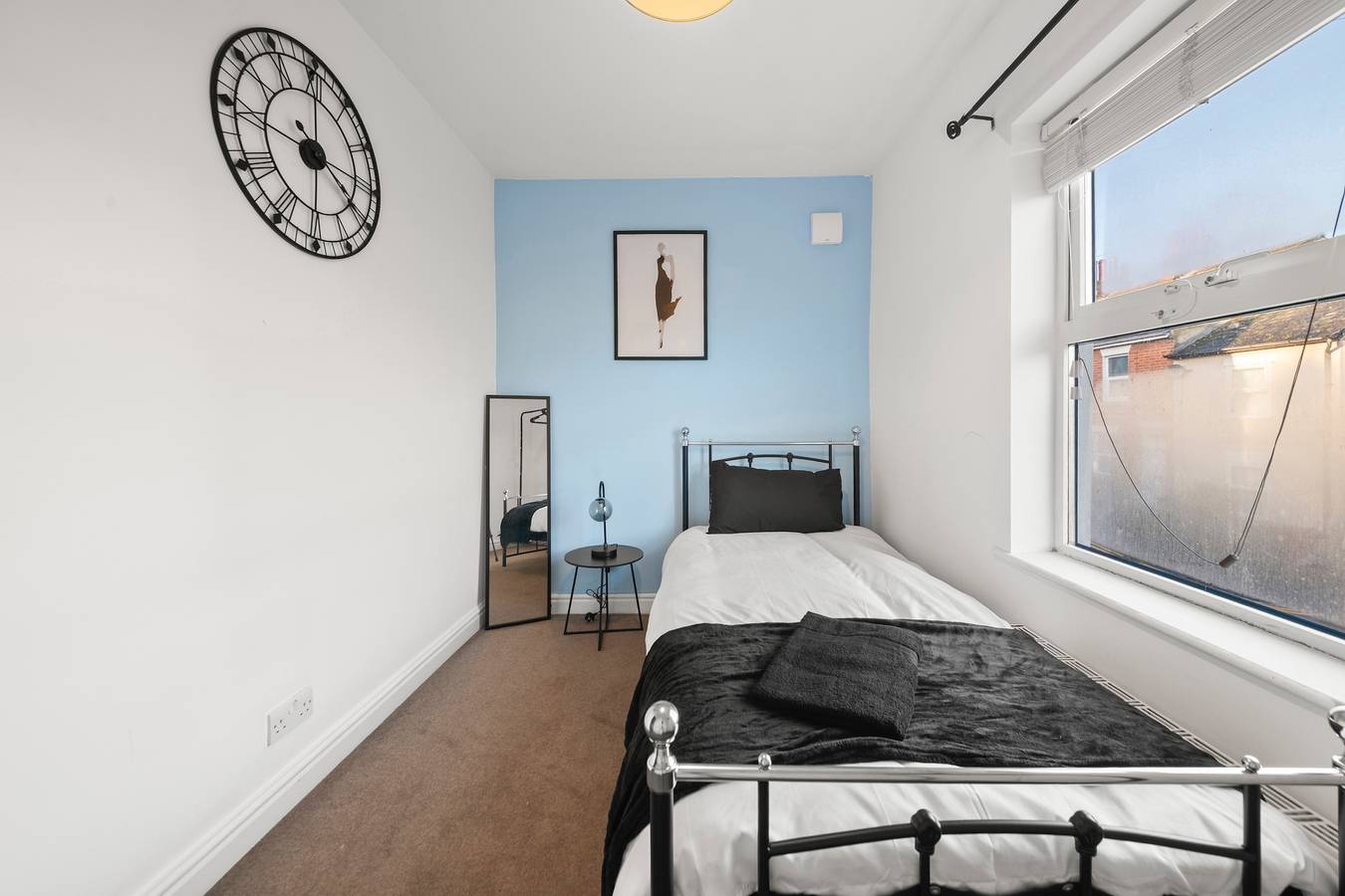 Contractor 3-Bed Long-Stay Discounts & Parking in Reading, Berkshire