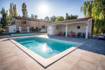 Gîte pour 4 personnes, avec terrasse ainsi que jardin et piscine à Montégut-Lauragais