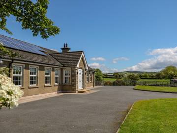 Holiday Home for 8 People in County Armagh, Ulster, Photo 2