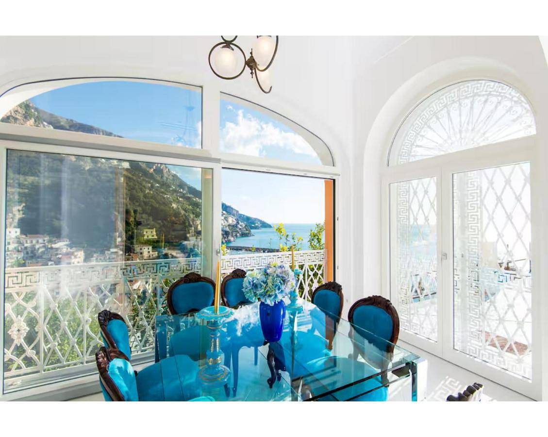 Elegante Villa con Vista Mozzafiato sul Mare di Amalfi in Amalfi, Sorrento Coast