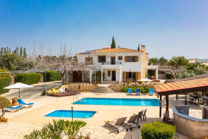 Villa for 12 people, with children pool and ocean view as well as garden in Cyprus