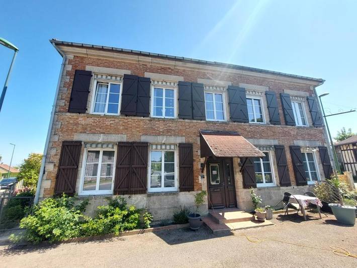 Gîte pour 4 personnes, avec jardin et terrasse, adapté aux familles à Drosnay