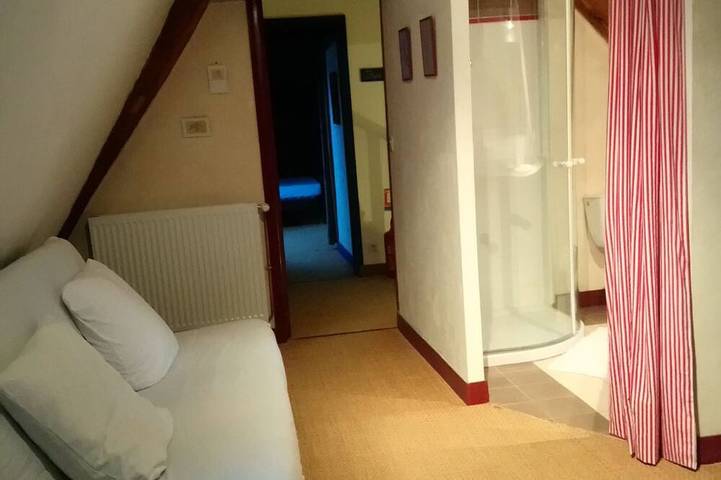 Gîte pour 14 personnes, avec jardin à Paulmy