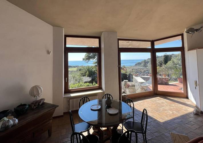 Ferienhaus für 6 Personen, mit Balkon und Terrasse sowie Garten und Ausblick
