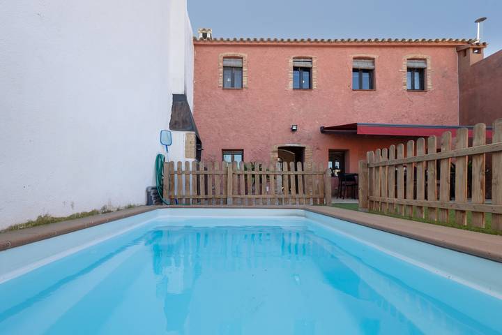 Casa Vacanze 'Les Orenetes Casa Rural' con Vista Montagna, Piscina Privata e Wi-Fi in Sant Jaume dels Domenys, Penedes DO