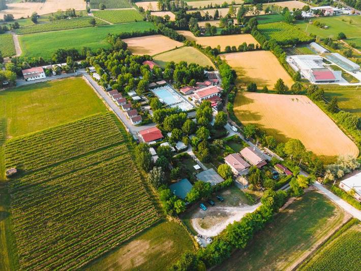 Bungalow per 2 persone, con Terrazza e Giardino nonché Piscina per bambini e Piscina a Moniga del Garda