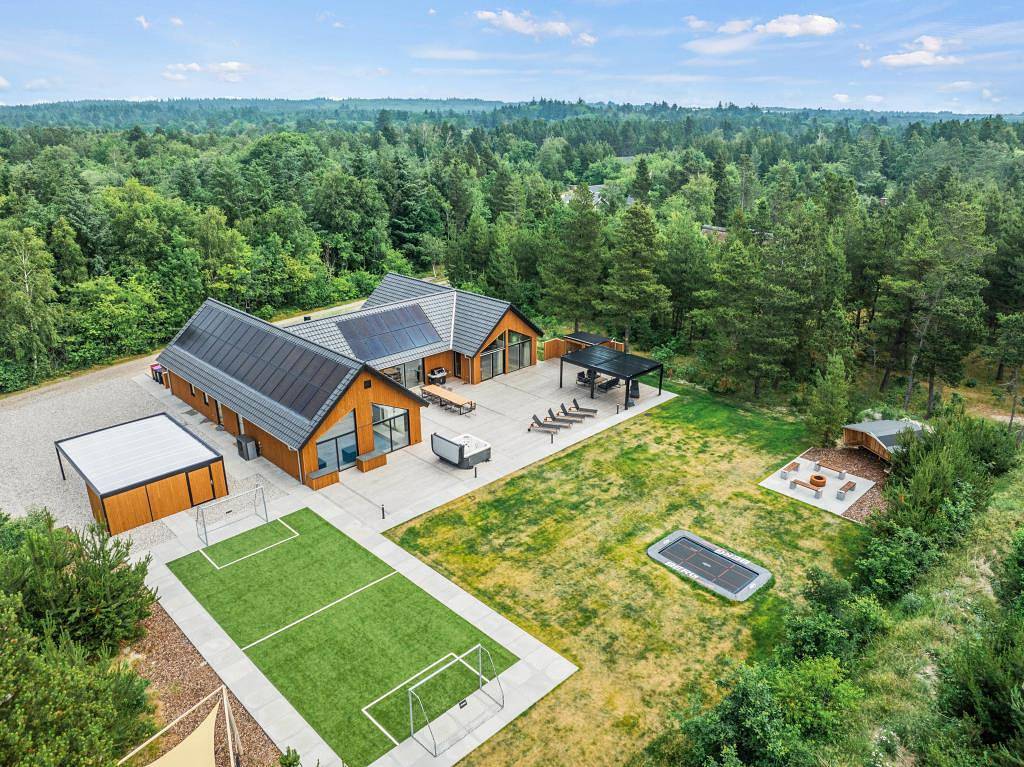 Modernes Poolhaus mit Aktivitätsraum für 14 Personen in Henne in Henne, Filsø See