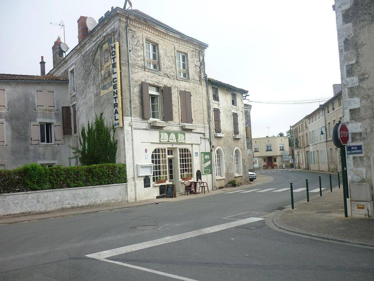 Hotel Central in Chaunay, Vienne (France)