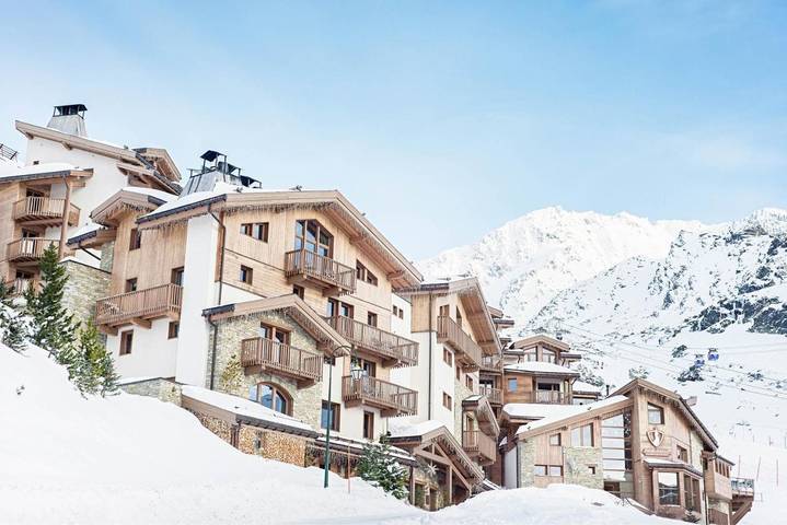 Hôtel pour 3 personnes, avec vue et terrasse ainsi que sauna et piscine