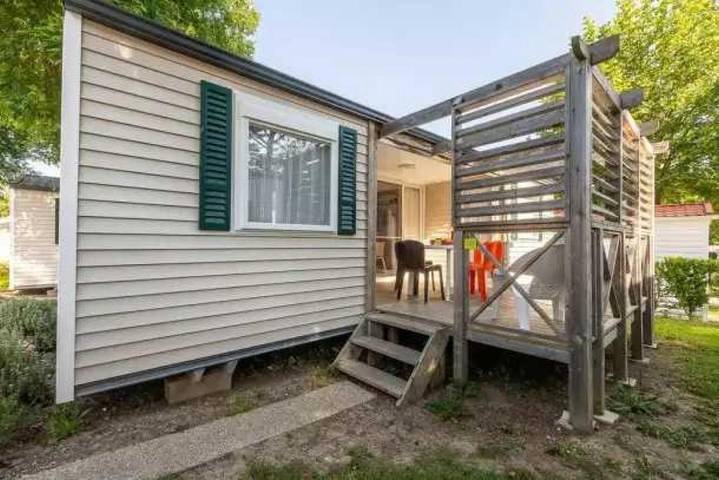 Camping pour 5 personnes, avec Terrasse et Piscine