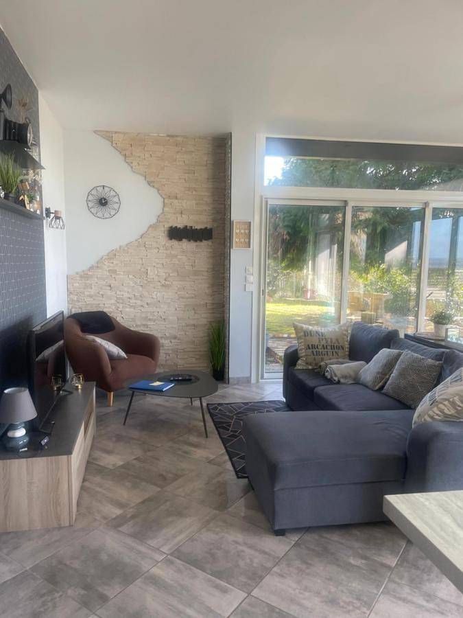 Location de vacances pour 3 personnes, avec jacuzzi ainsi que jardin et piscine à La Réole - 3