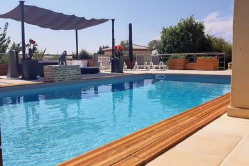 Gîte pour 4 personnes, avec balcon et jacuzzi ainsi que piscine et jardin dans l' Hérault